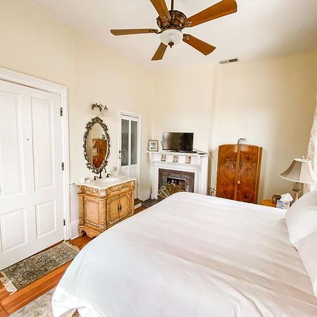Stanley House Inn Marietta Room photo