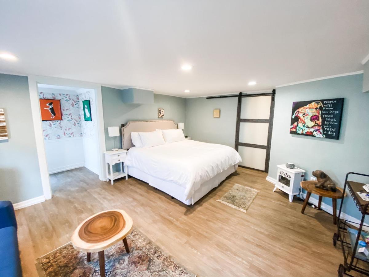 Stanley House Inn Marietta Room photo