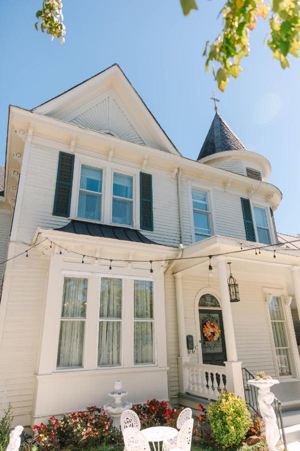 Stanley House Inn Marietta Exterior photo