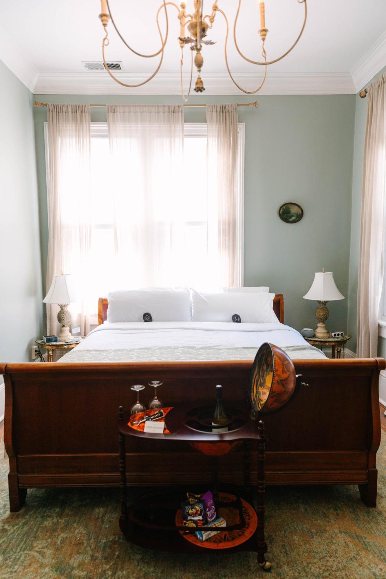 Stanley House Inn Marietta Room photo