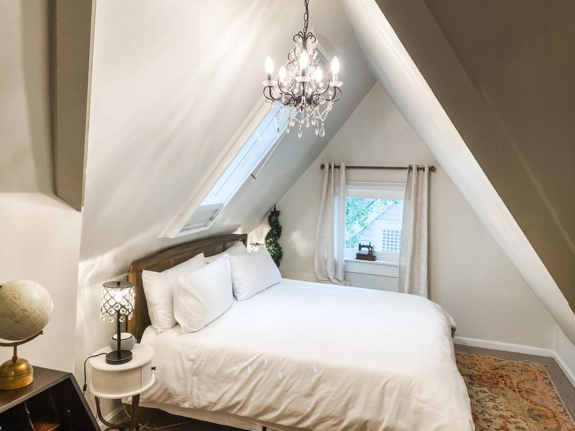 Stanley House Inn Marietta Room photo