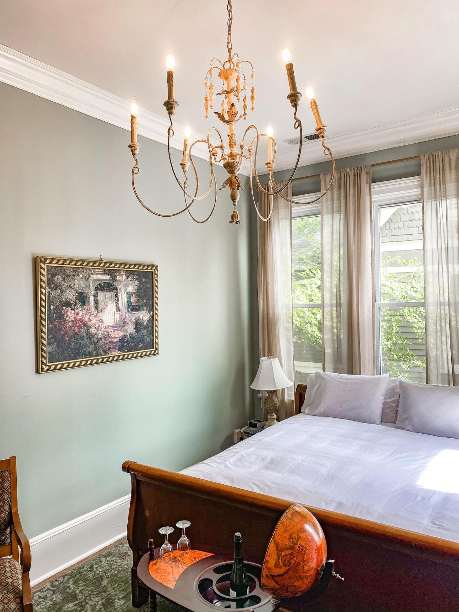 Stanley House Inn Marietta Room photo