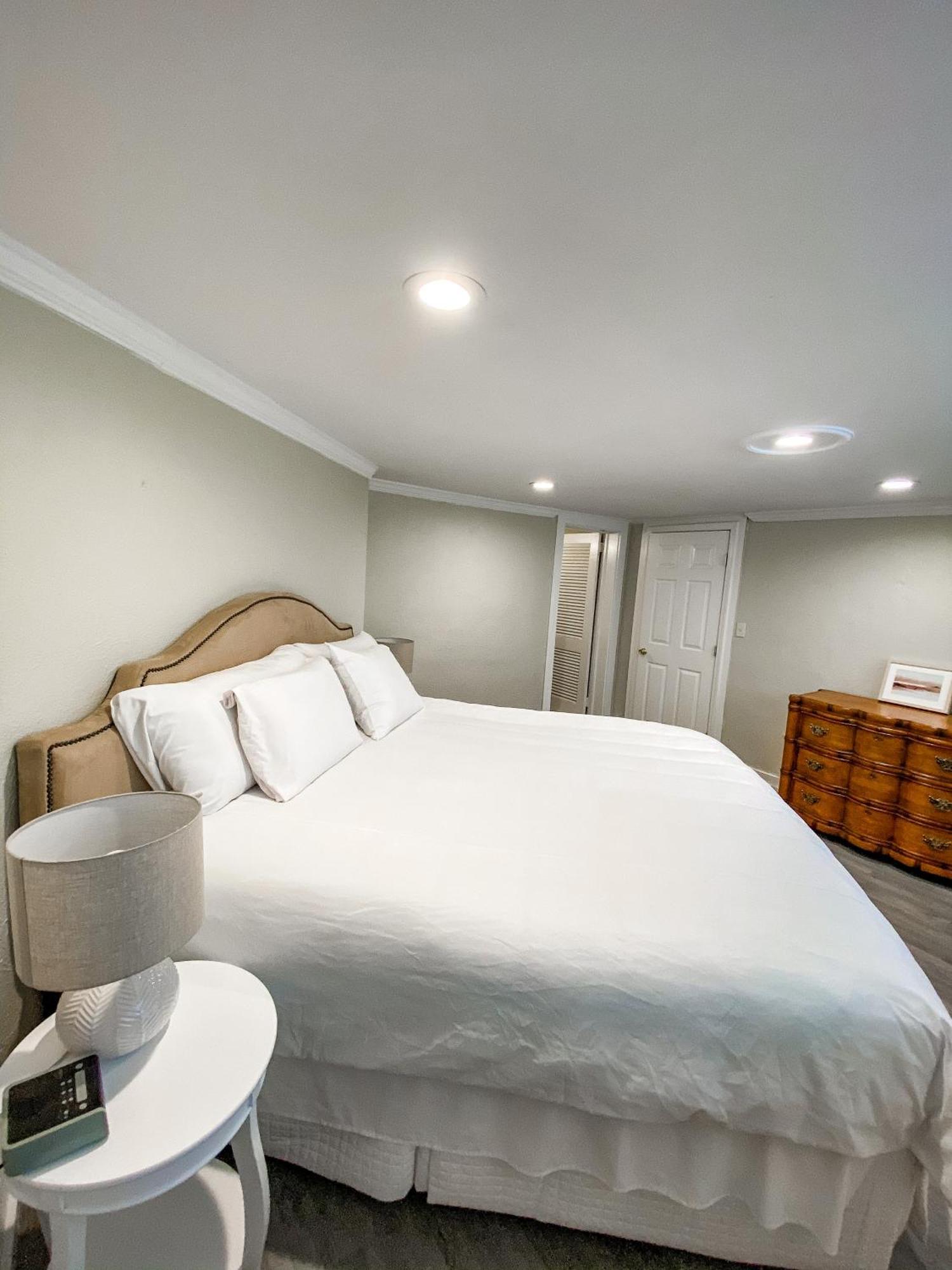 Stanley House Inn Marietta Room photo