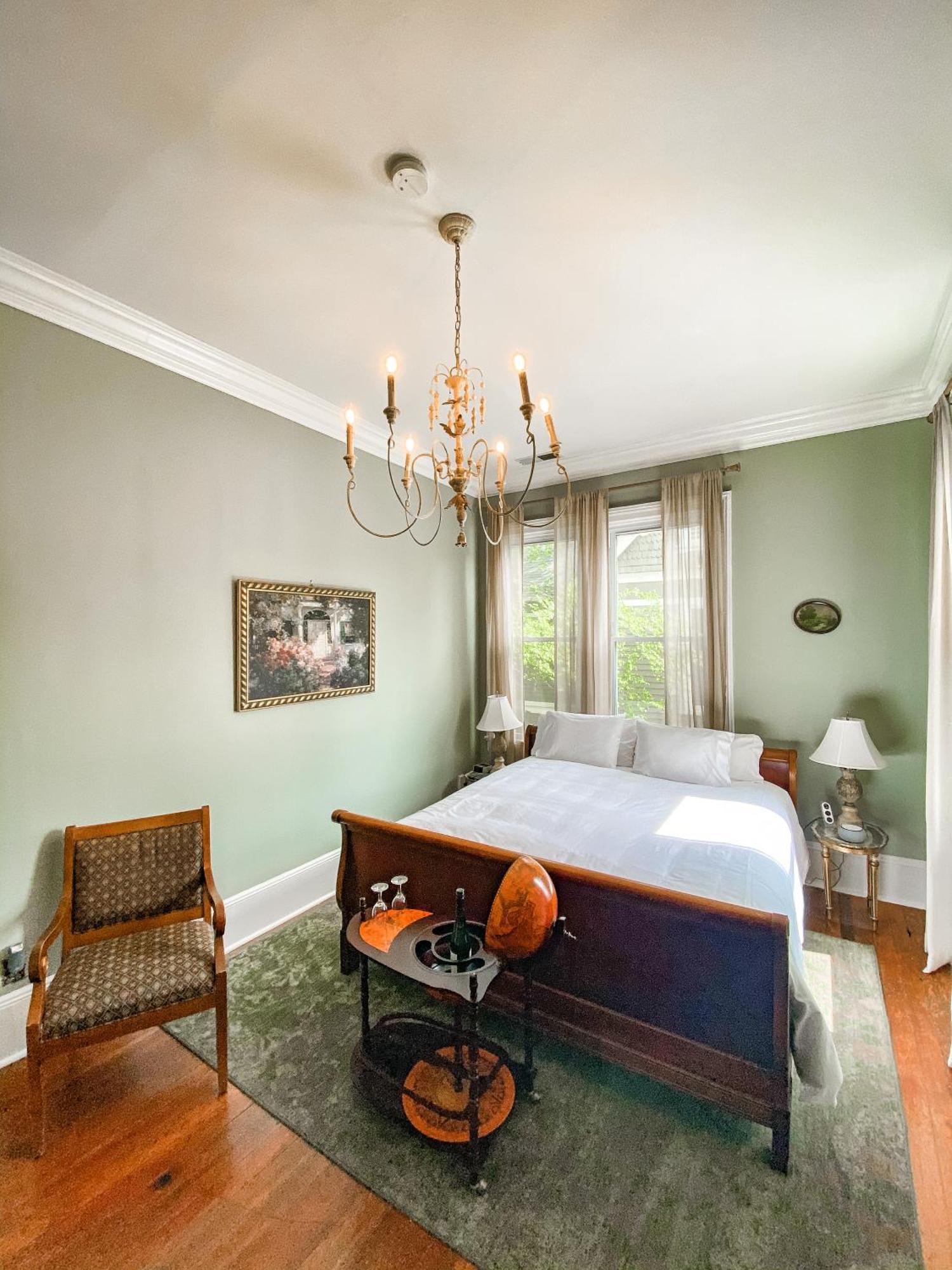 Stanley House Inn Marietta Room photo